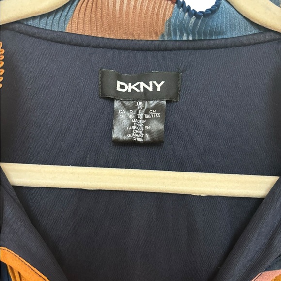 Beautiful DKNY Pleated Sleeveless Shift Dress - Picture 2 of 4